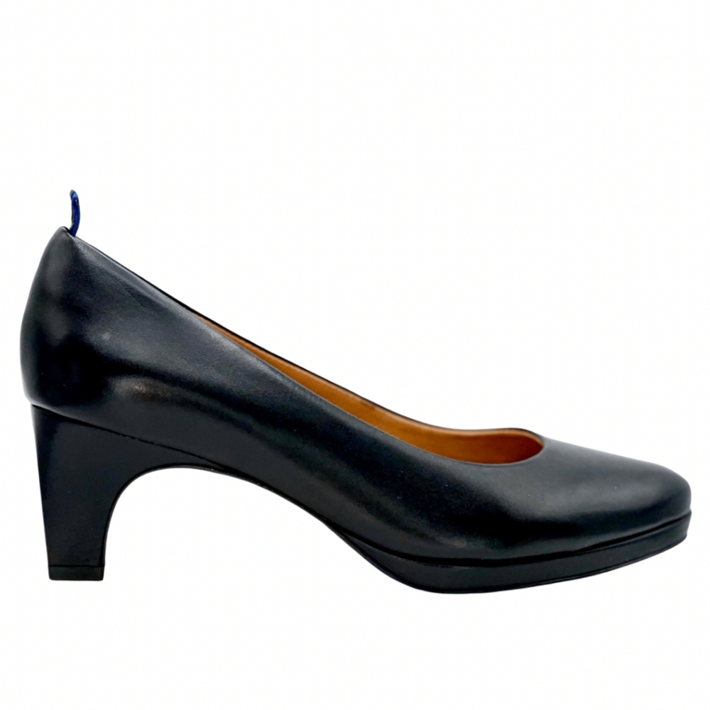 Dr LIZA Sneaker Pump in Black Leather size 6 Comfortable 2” Heel